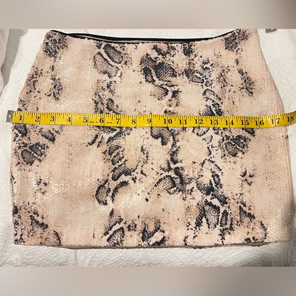 🎉🎉HP🎉🎉🤎BEBE sequin snake print skirt NWT size M🤎 - Picture 10 of 10